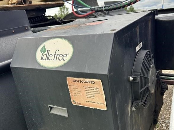 2015-volvo-vnl42t670-image-45