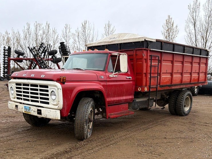 ford-f700-image-1