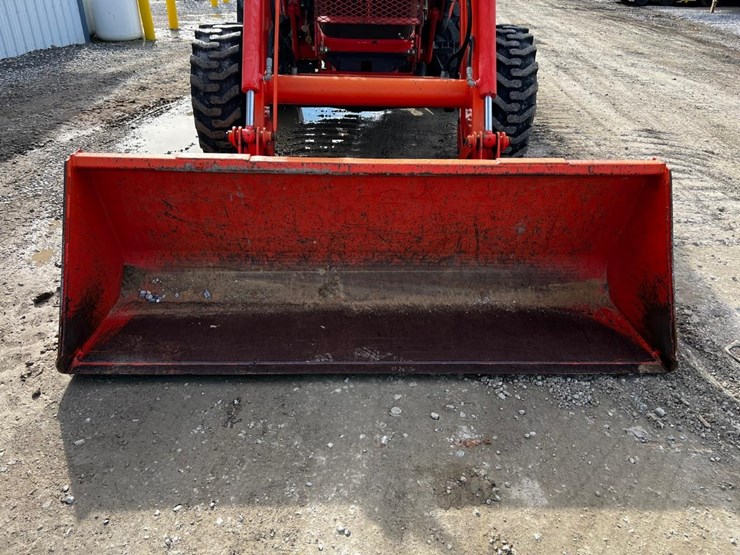 2010-kubota-m8540-image-9