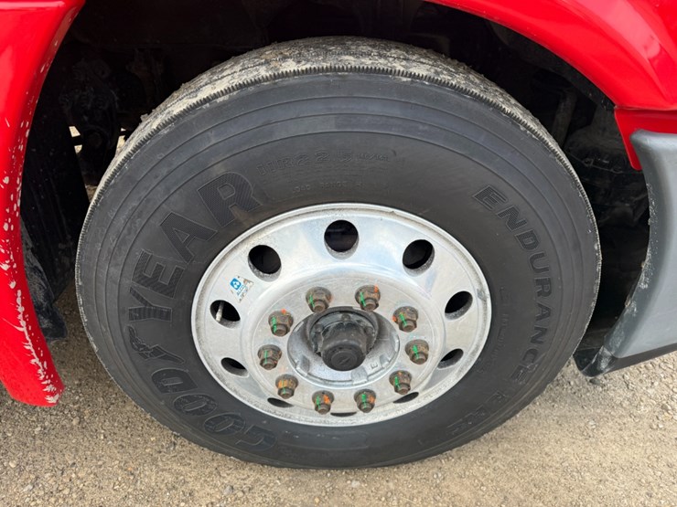 2019-freightliner-cascadia-125-image-15