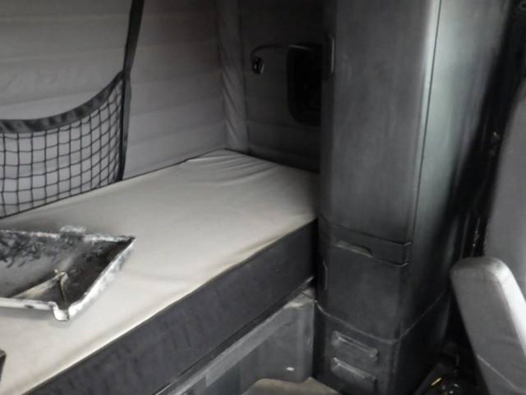 freightliner-cascadia-126-image-6