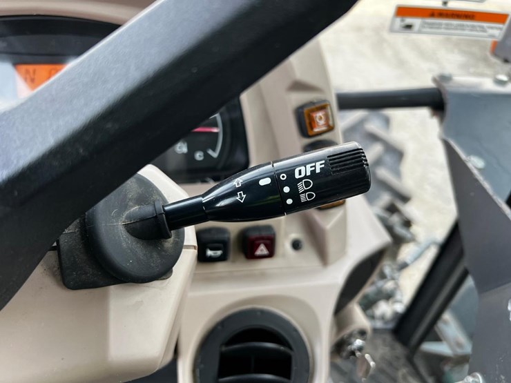 2015-kubota-m8560-image-28