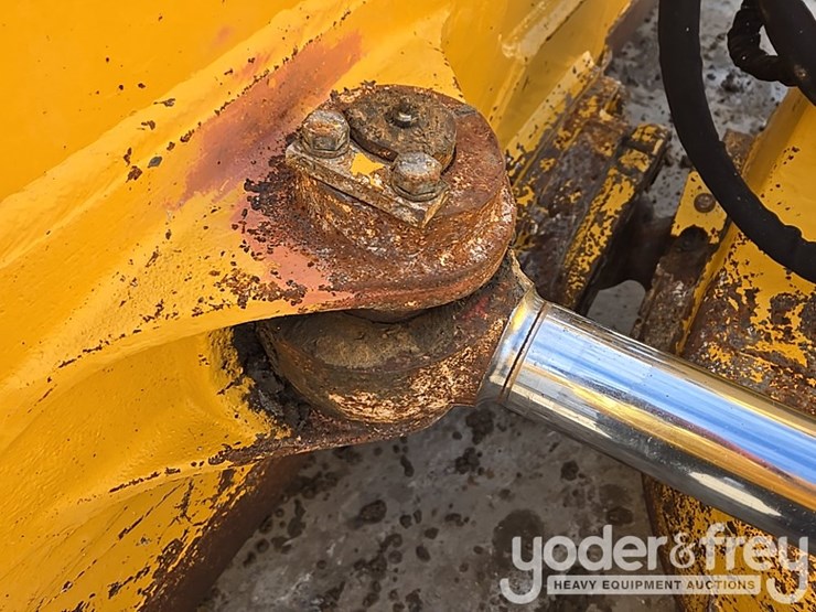 2018-komatsu-d61pxi-24-image-28