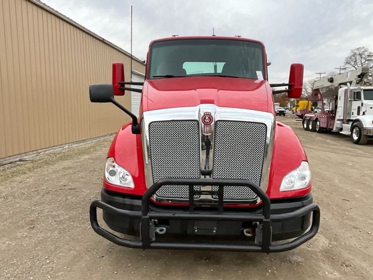 2020-kenworth-t680-image-4