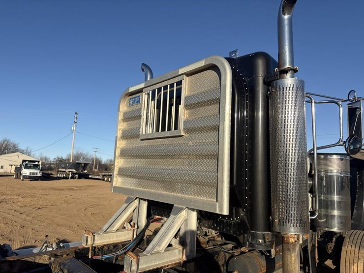 2008-peterbilt-388-image-35