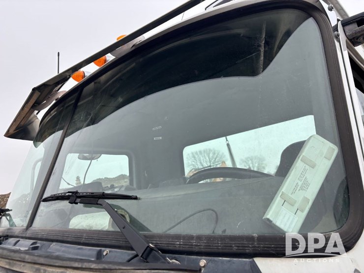 2017-mack-pinnacle-chu613-image-52