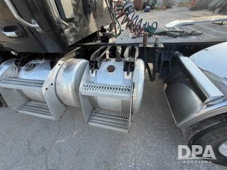peterbilt-567-image-53