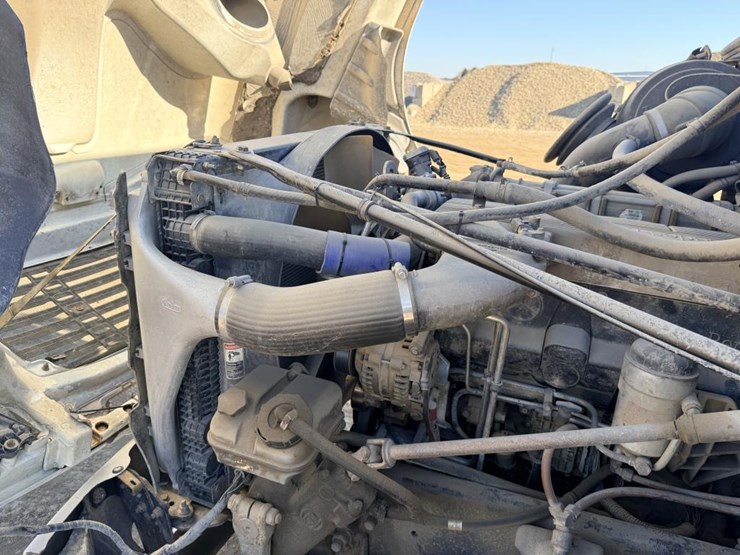 2007-freightliner-columbia-120-image-36