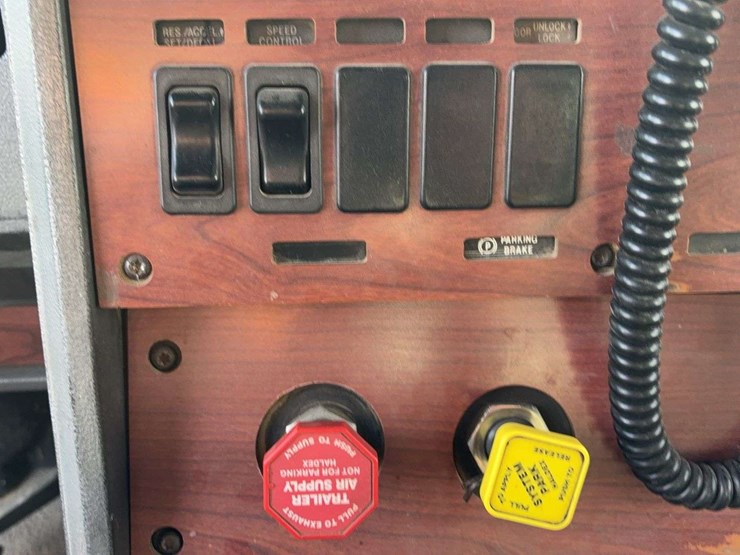 1999-mack-cl713-image-38