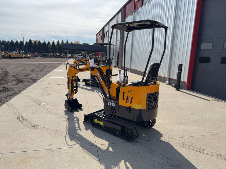 2025-miva-va13-mini-excavator-image-4