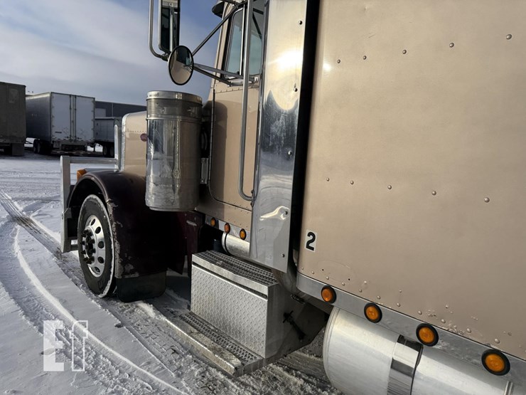 2004-peterbilt-379-image-25