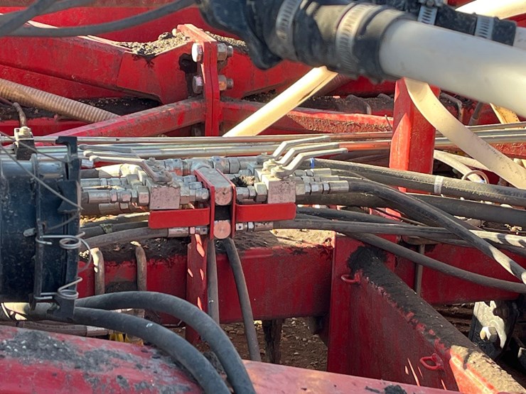 2016-bourgault-3320-66-image-97