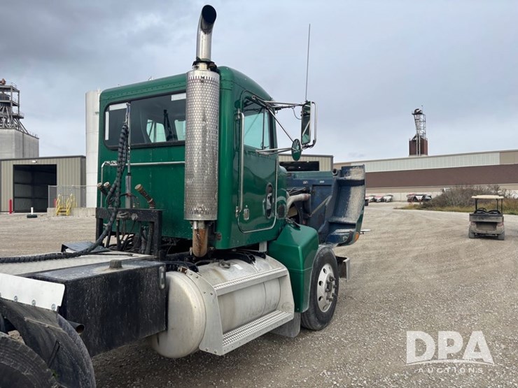 peterbilt-385-image-58