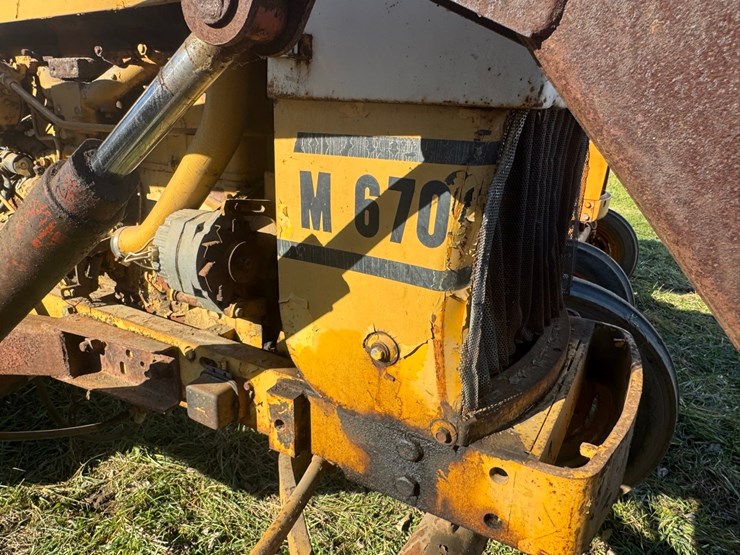 minneapolis-moline-m670-image-15