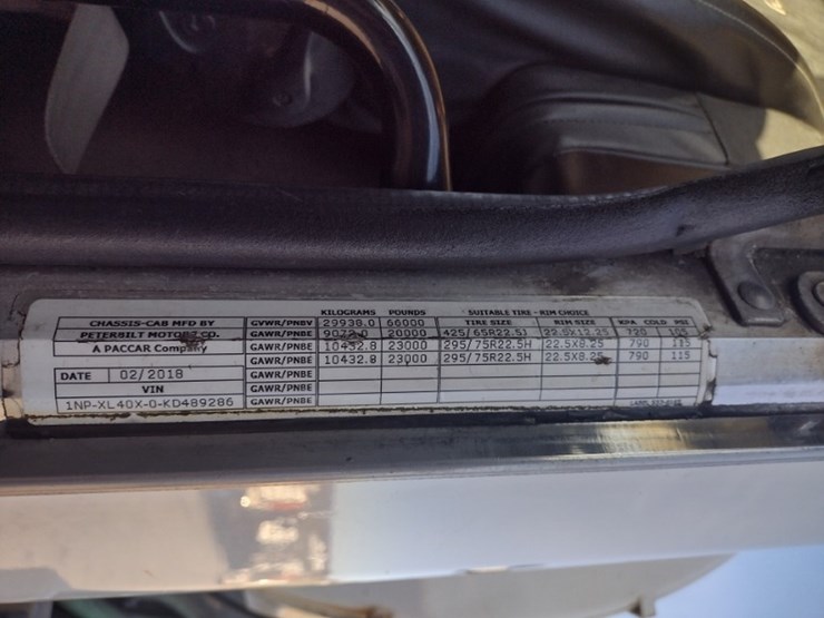 peterbilt-389-image-5