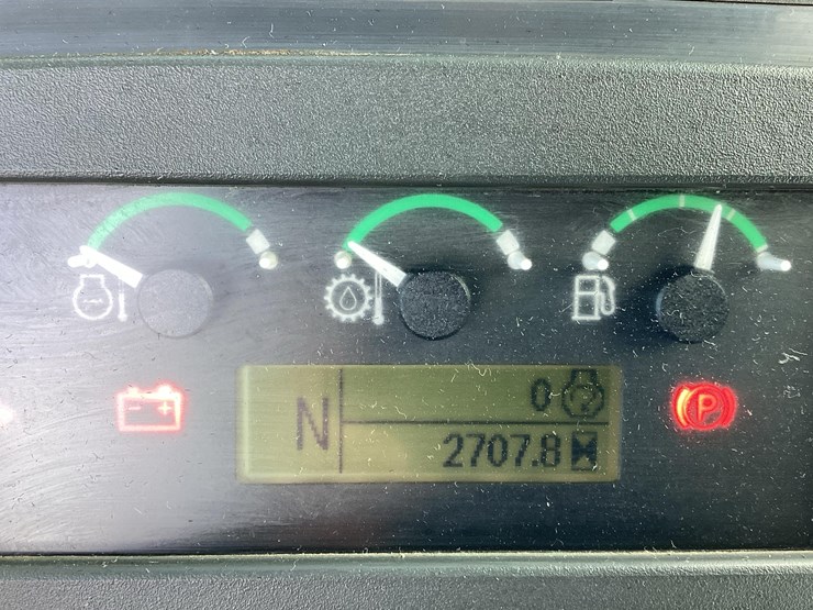 2020-john-deere-310-image-19