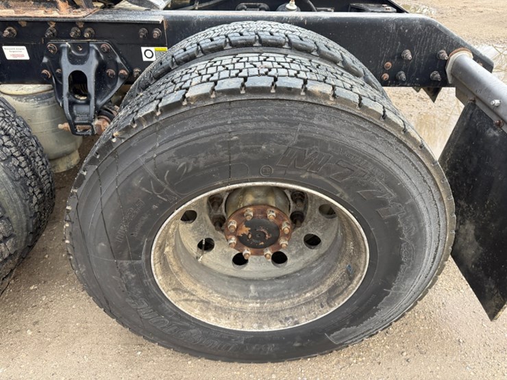 2019-kenworth-t880-image-11