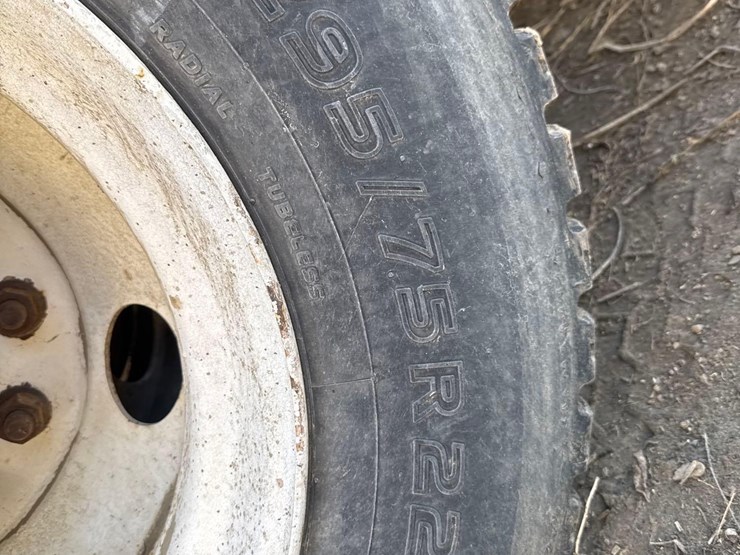 2001-volvo-vnm-semi-truck-image-15