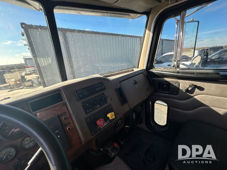 peterbilt-330-image-41