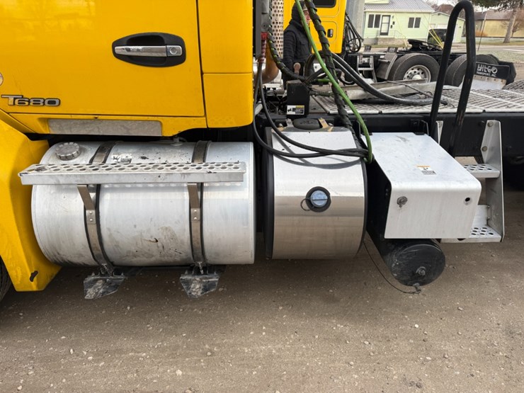 2020-kenworth-t680-image-8