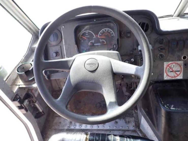 2012-freightliner-mt55-image-17