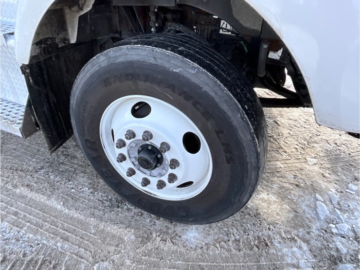 2014-kenworth-t440-image-6