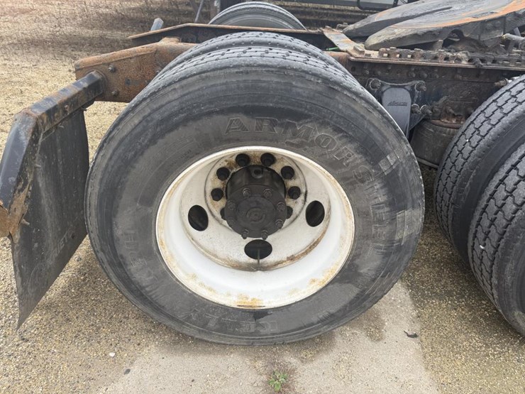 #1175-•-2016-freightliner-cascadia-day-cab-truck-tractor-image-59