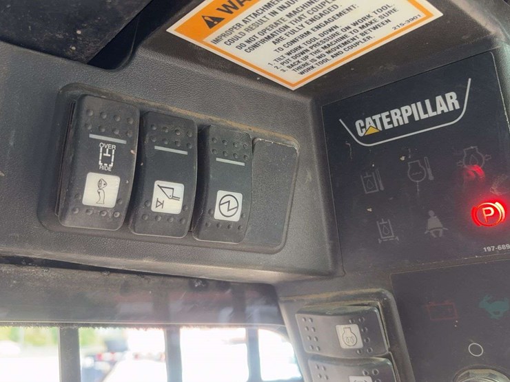 caterpillar-246-image-25