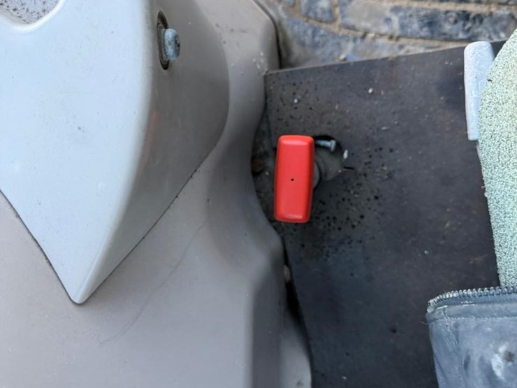 2016-kubota-m8560-image-32