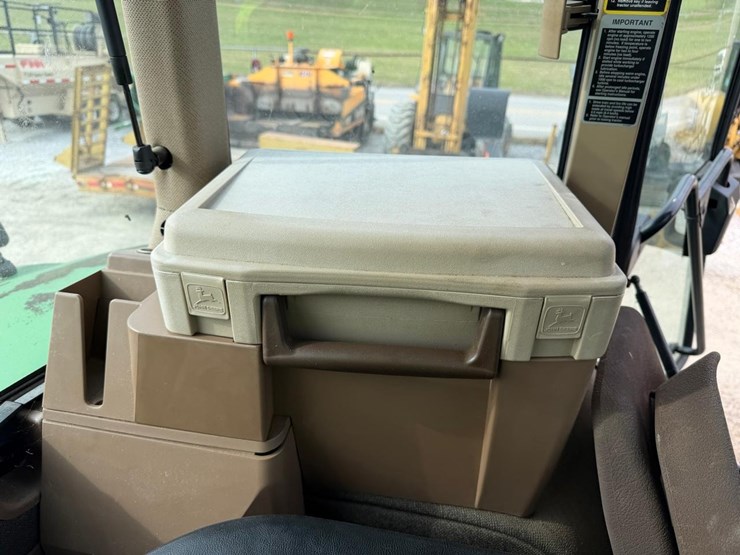 2000-john-deere-7810-image-38
