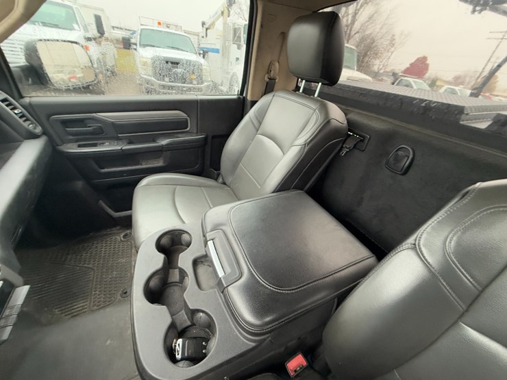 2020-dodge-3500-image-17