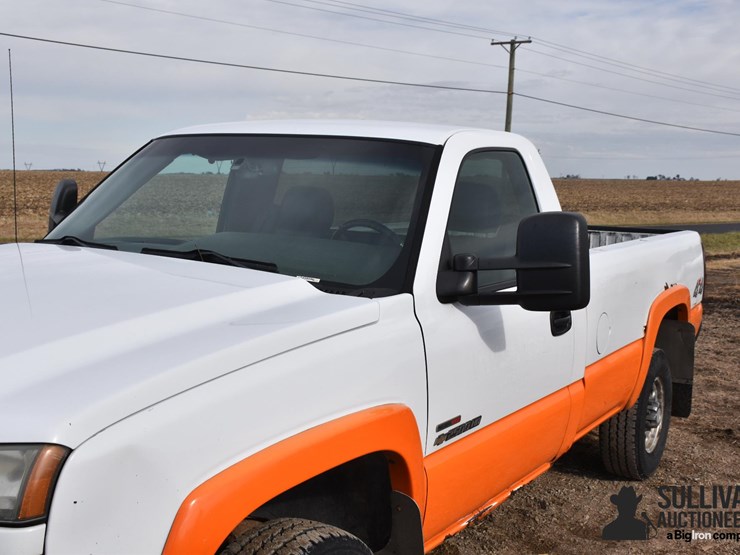 2006-chevrolet-silverado-2500-image-13