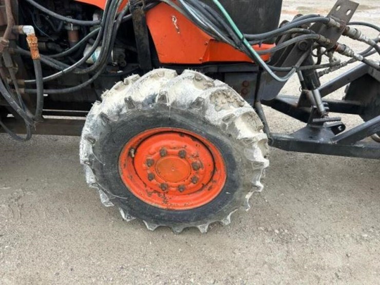 2008-kubota-m7040d-image-45