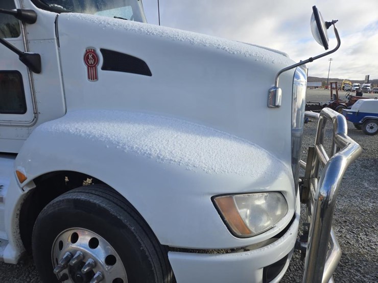 2013-kenworth-t660-image-10