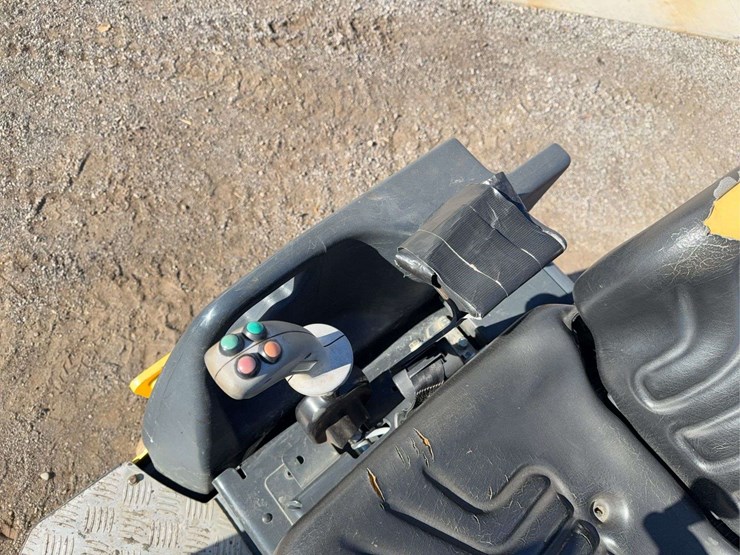 2016-bomag-bw120-image-16