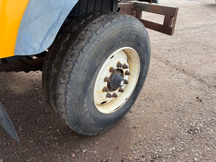 international-7400-image-48