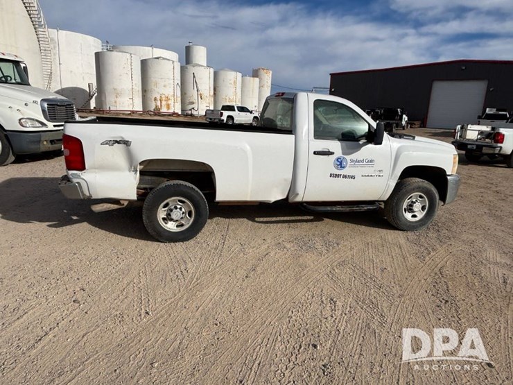 2010-chevrolet-silverado-2500hd-image-3