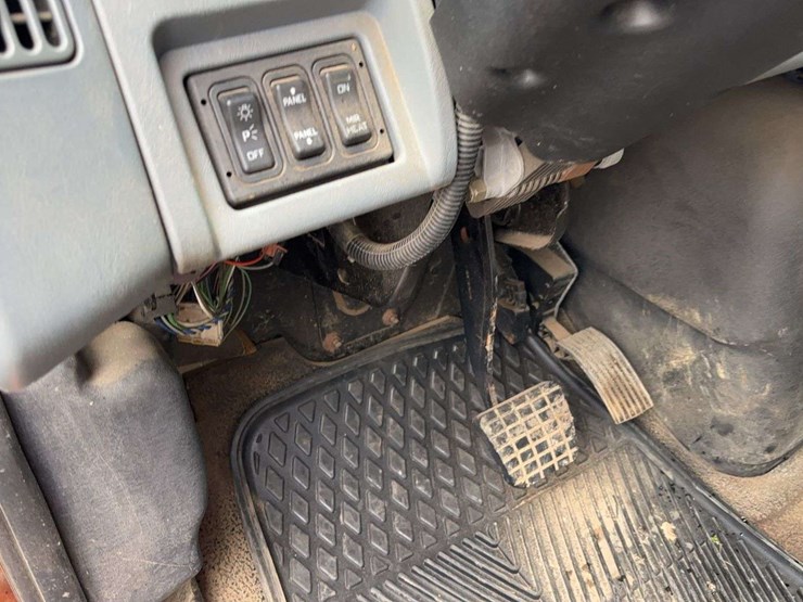 2004-international-7400-image-36