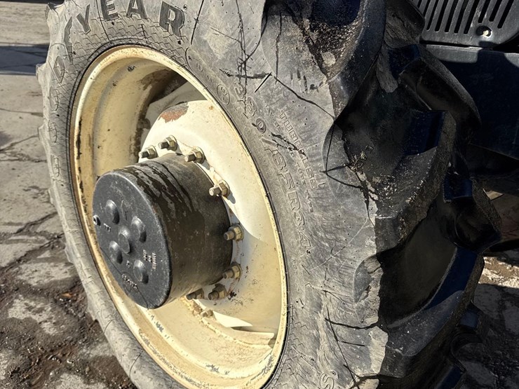 new-holland-tg215-image-9