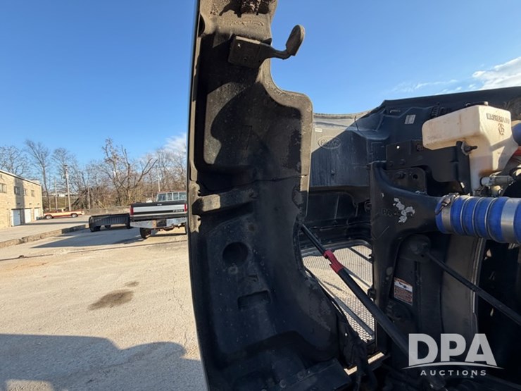 peterbilt-567-image-38