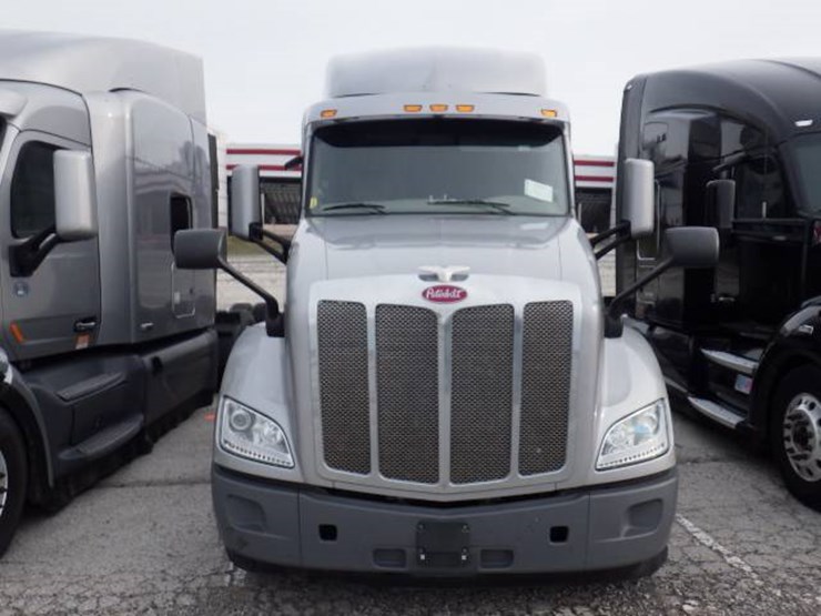 peterbilt-579-image-2