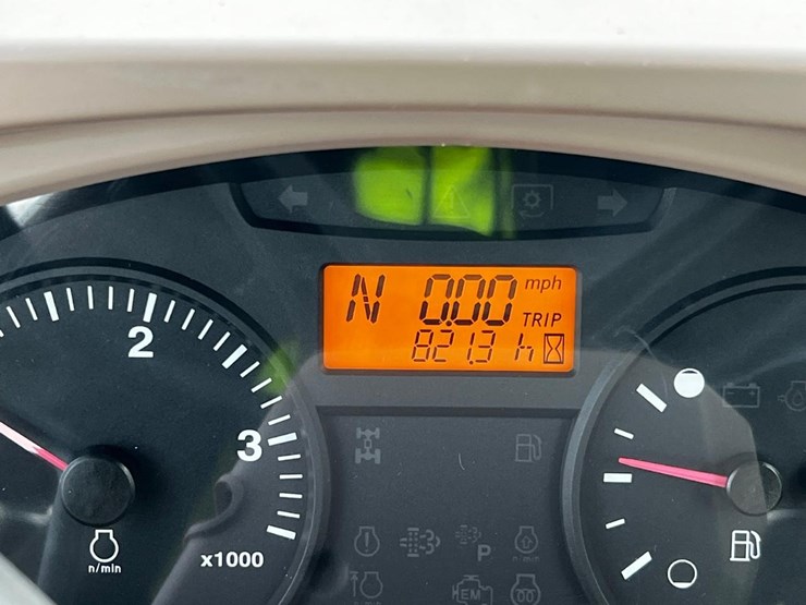 2015-kubota-m8560-image-24