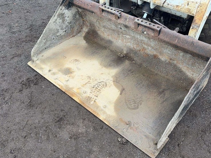 2007-bobcat-s130-image-17