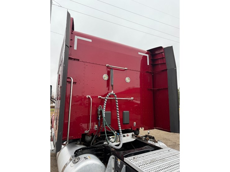 2020-peterbilt-579-image-12