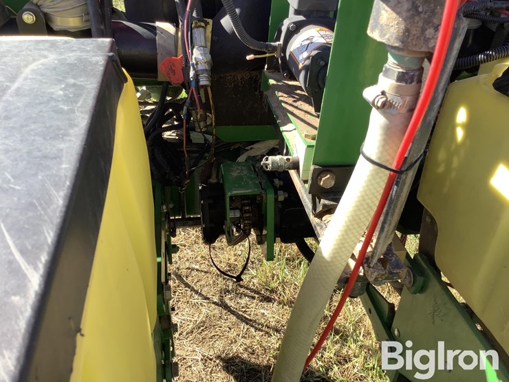 john-deere-1720-image-10