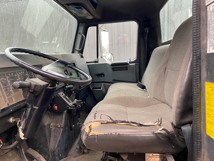 international-4700-image-37