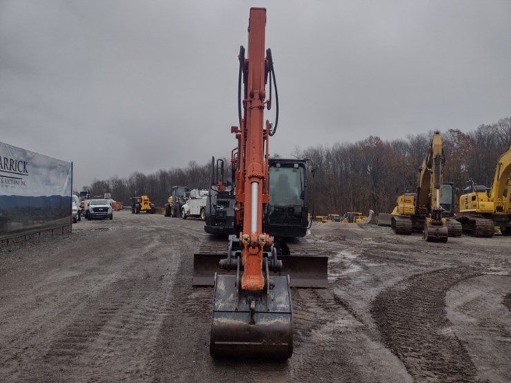 hitachi-zx135us-6-image-2