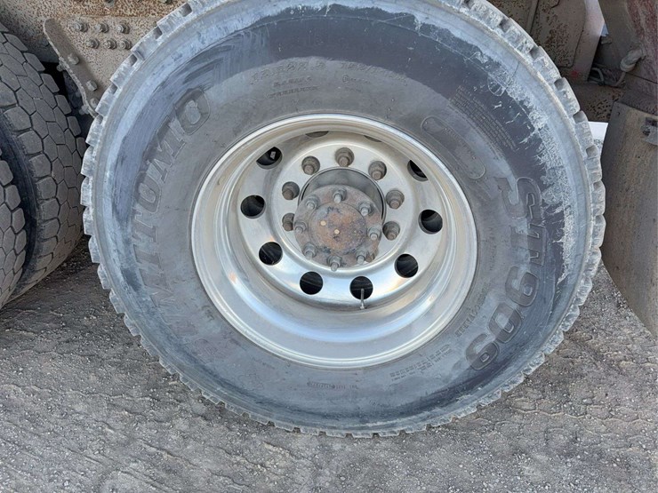 2004-peterbilt-357-image-5