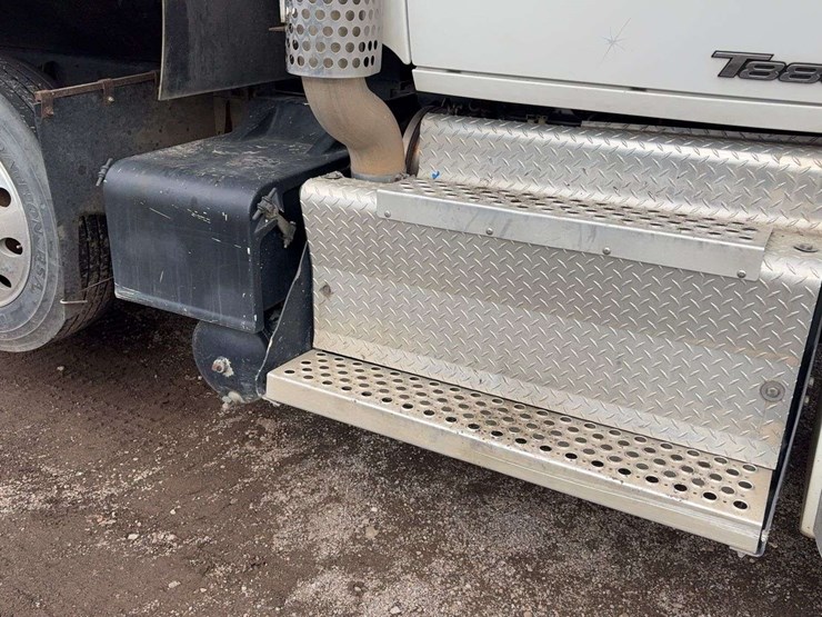 2017-kenworth-t880-image-33