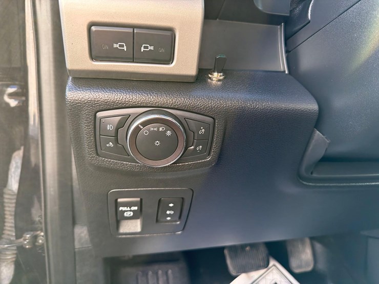 2019-ford-f150-image-18